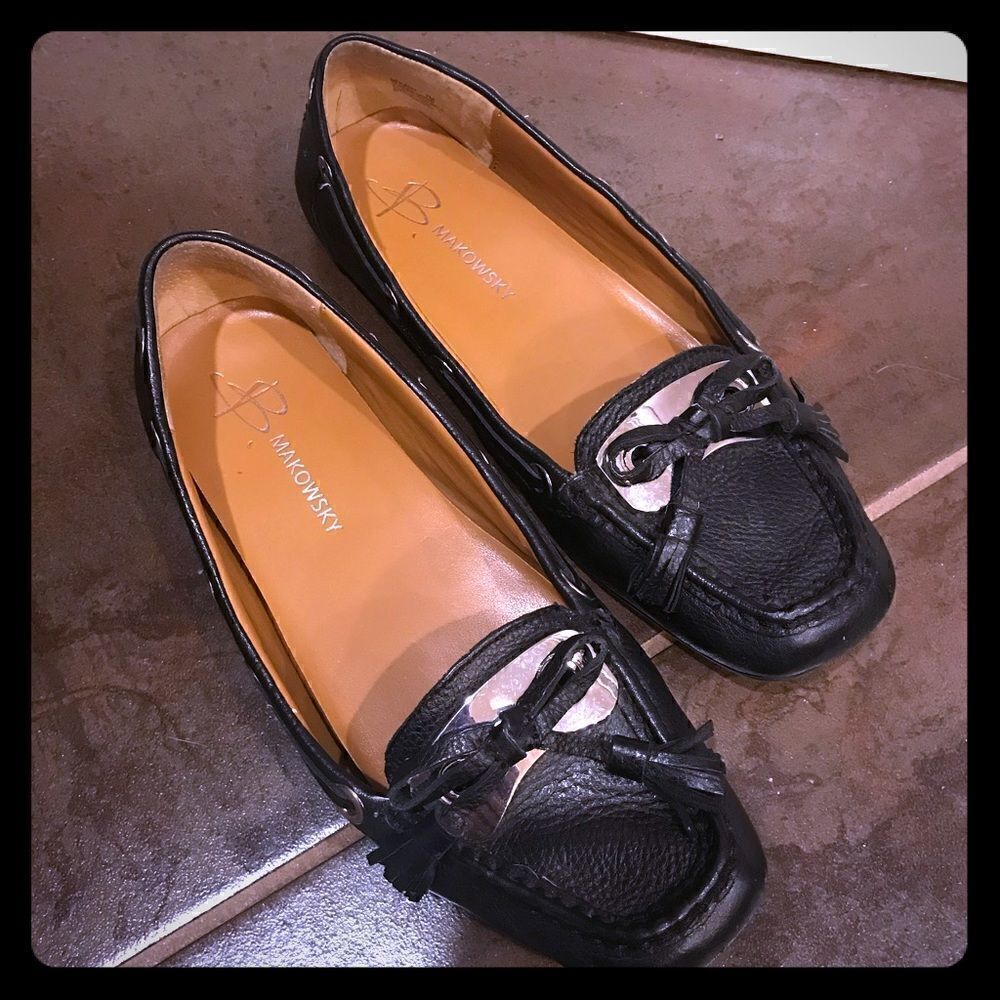 B Makowsky black leather flats size 7 GUC